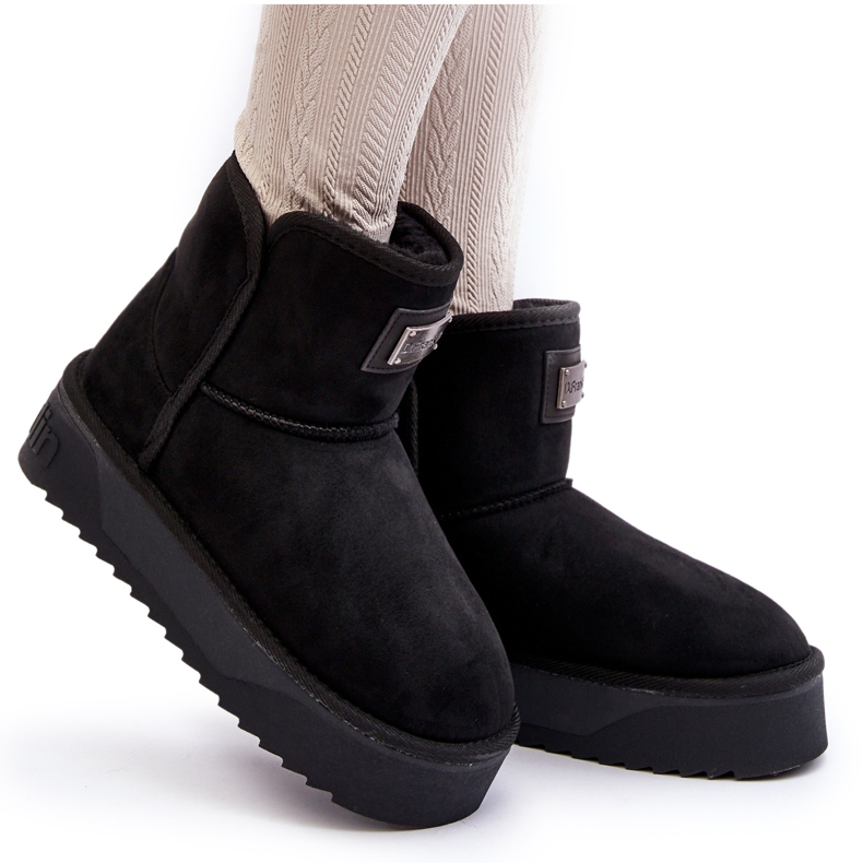 Vegan waterproof women's snow boots on the D.Franklin black platform 5