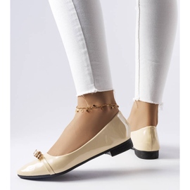 Beige lacquered ballerinas with a Chaloux bow 1
