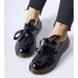 Black patent shoes with a Rodriguez bow 1