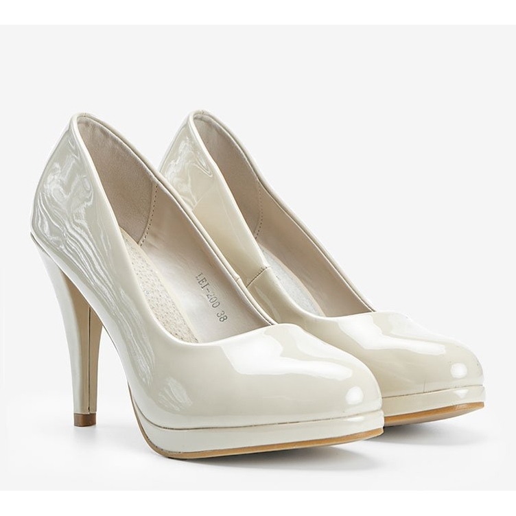 BM Beige pumps lacquered on the Carrie platform 1