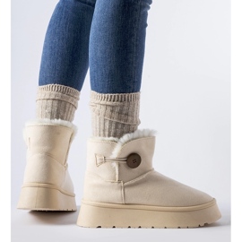 Beige insulated snow boots with a Ronco button 1