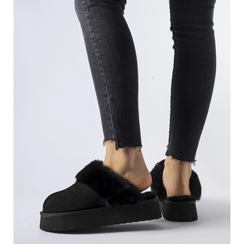 Black insulated slippers with Andonno fur 1