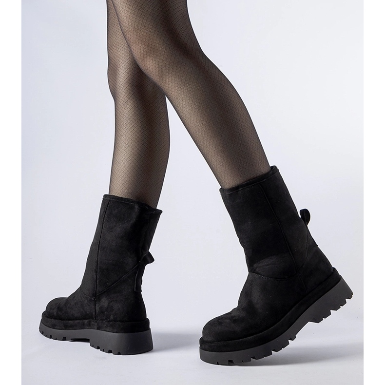 Black insulated boots with massive Flavia sole 1