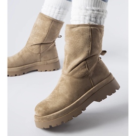 Brown insulated boots with massive Flavia sole 1