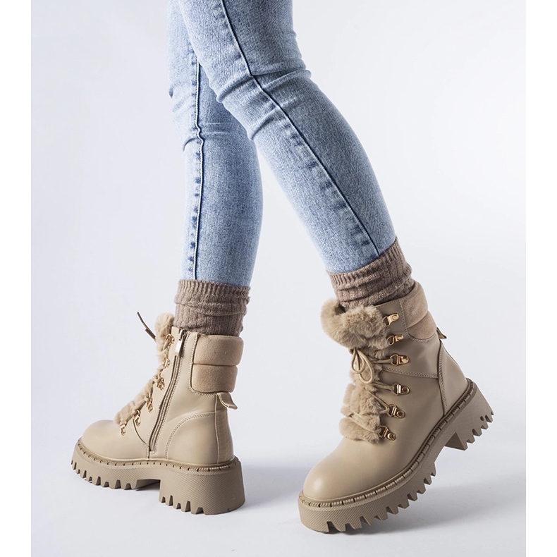 Beige workers' trousers with decorative fur from Quarto 1