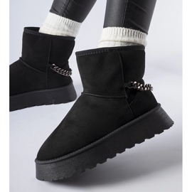 Black snow boots with a decorative Belfiore chain 1