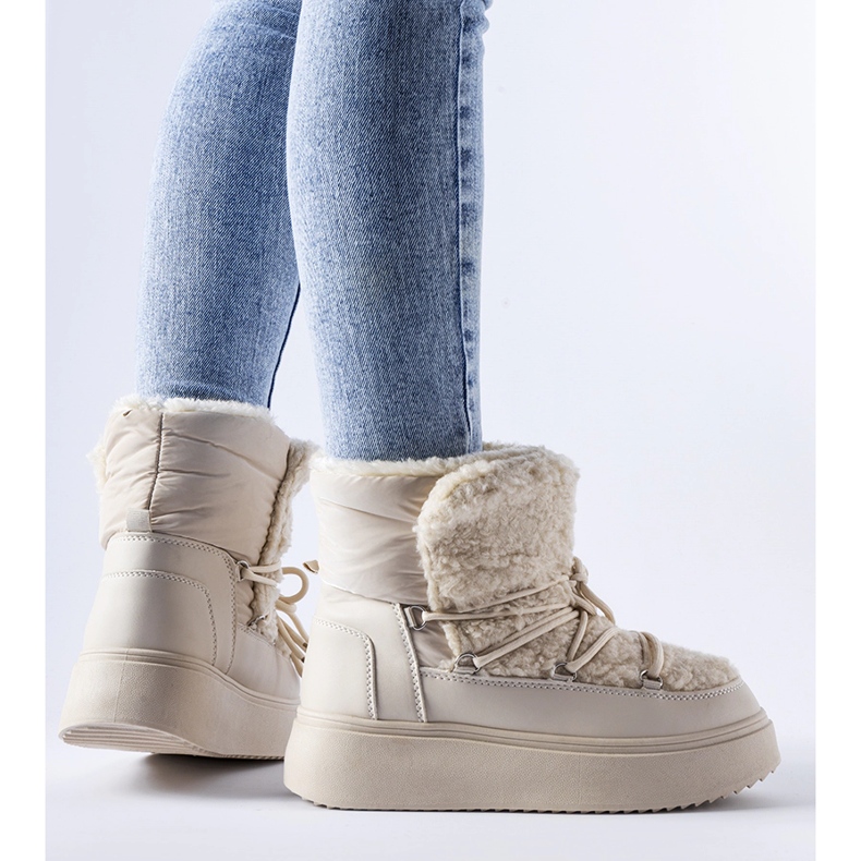 Beige snow boots on a massive Elvio platform 1