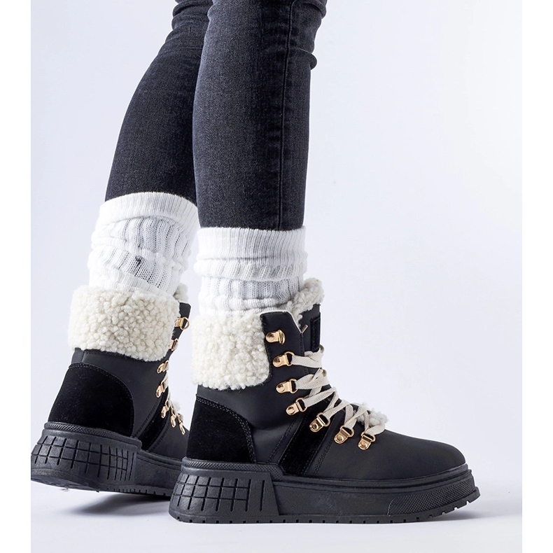 Black workers on a massive Rodrigo platform 1