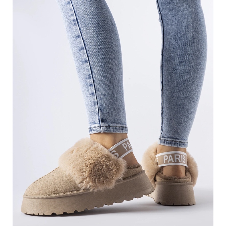 Beige insulated slippers with elastic band and Sangro fur 1