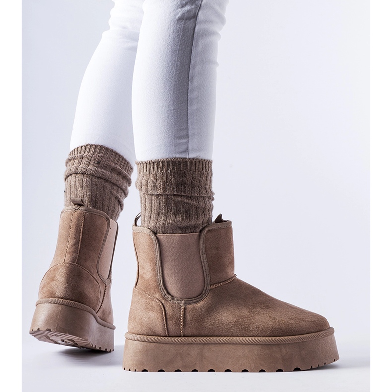 Brown snow boots with elastic bands on the sides by Bertino 1