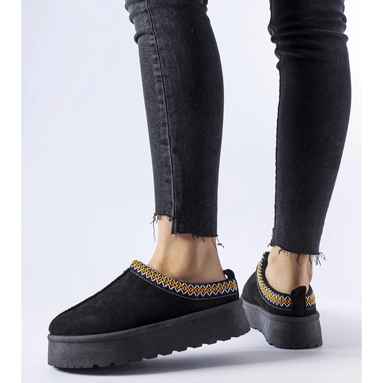 Black low snow boots with decorative Fori stitching 1