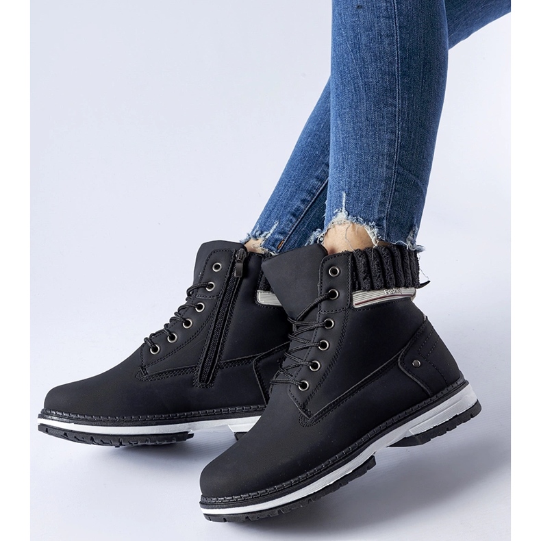 Black insulated matt Fernando workers 1