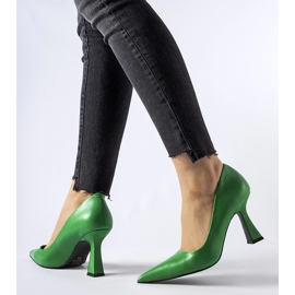 Green Tore pumps with an asymmetric heel 1