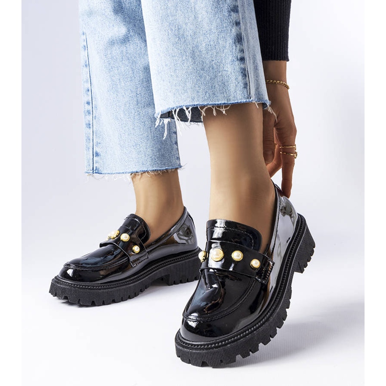 Black patent leather shoes with Serlait pearls white 1