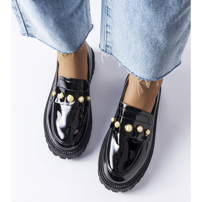 Black patent leather shoes with Serlait pearls white 2