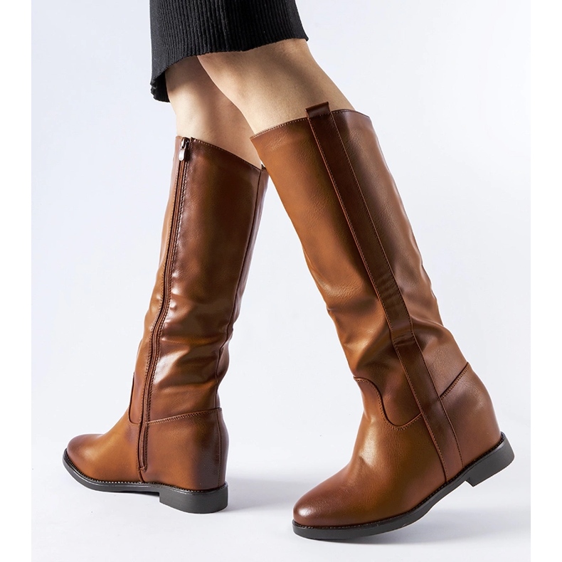 Brown boots with hidden wedges from Chieuti 1