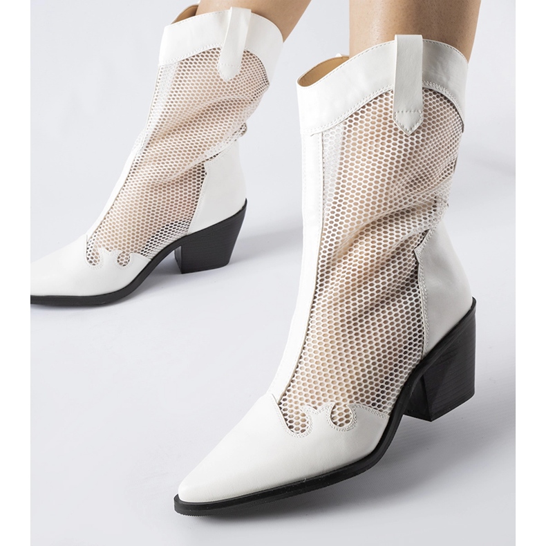 White openwork cowboy boots with a low heel from Beato 2