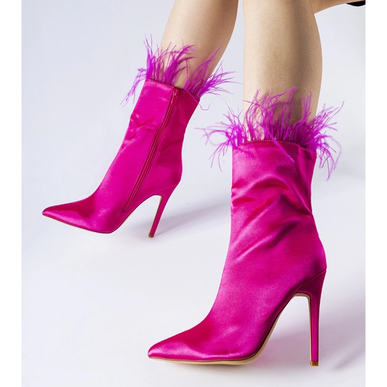 Pink boots decorated with Selvena feathers 1