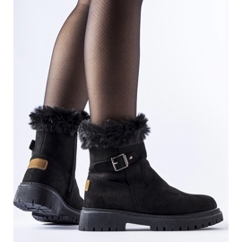 Black insulated boots with Odetta fur 1