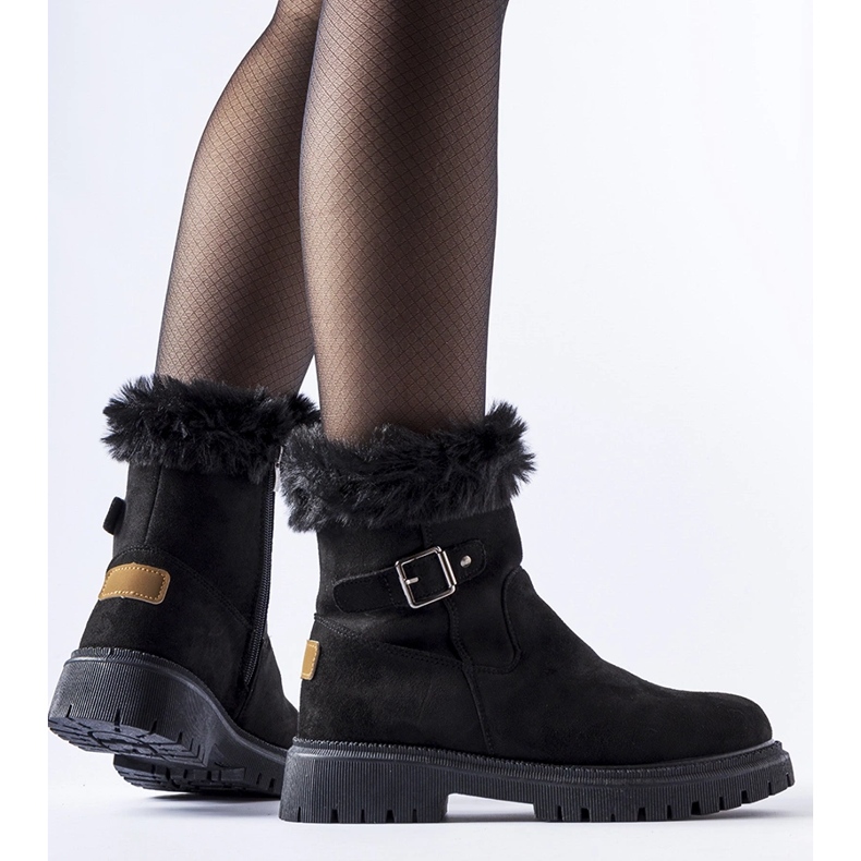 Black insulated boots with Odetta fur 1
