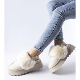 Light beige insulated slippers with elastic band from Sangro 1