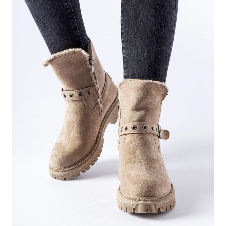 Beige insulated boots from Gibsonia 1