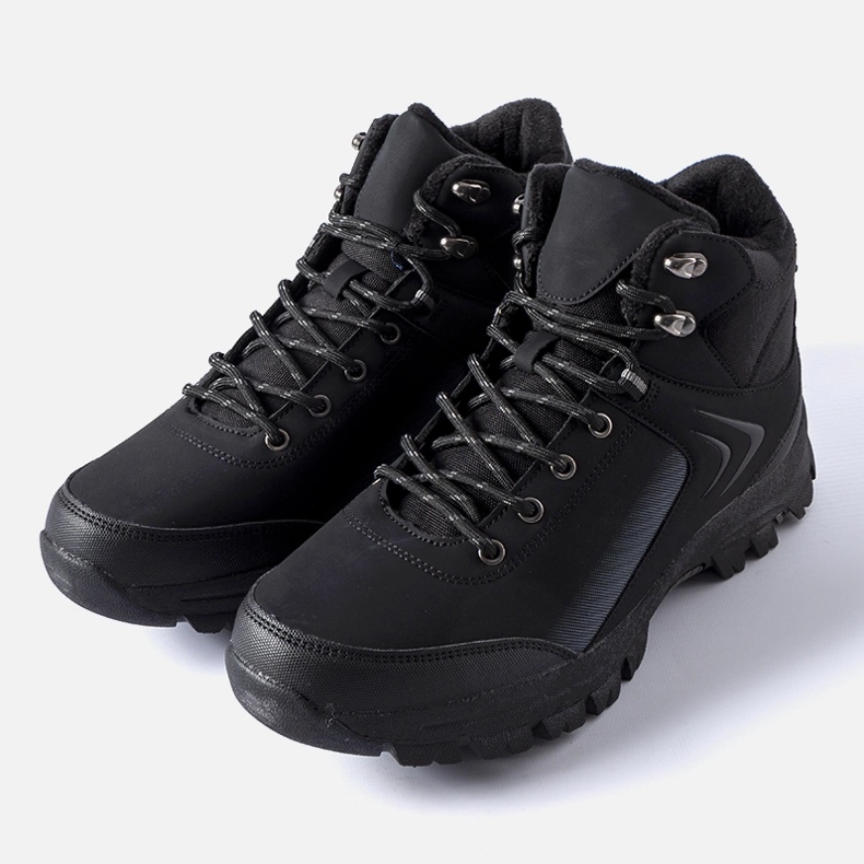 Black insulated boots in Mers trekking style 1