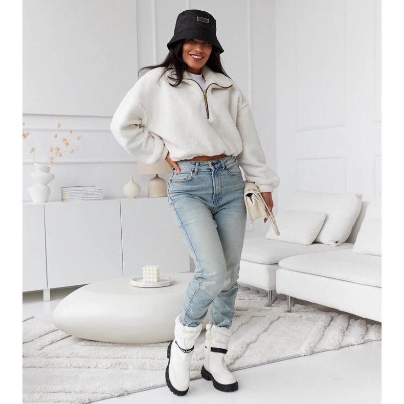 Beige insulated women's snow boots by Pulliam 2