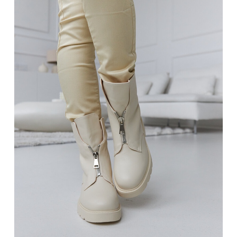 Beige insulated boots with a zipper from Oakdale 1