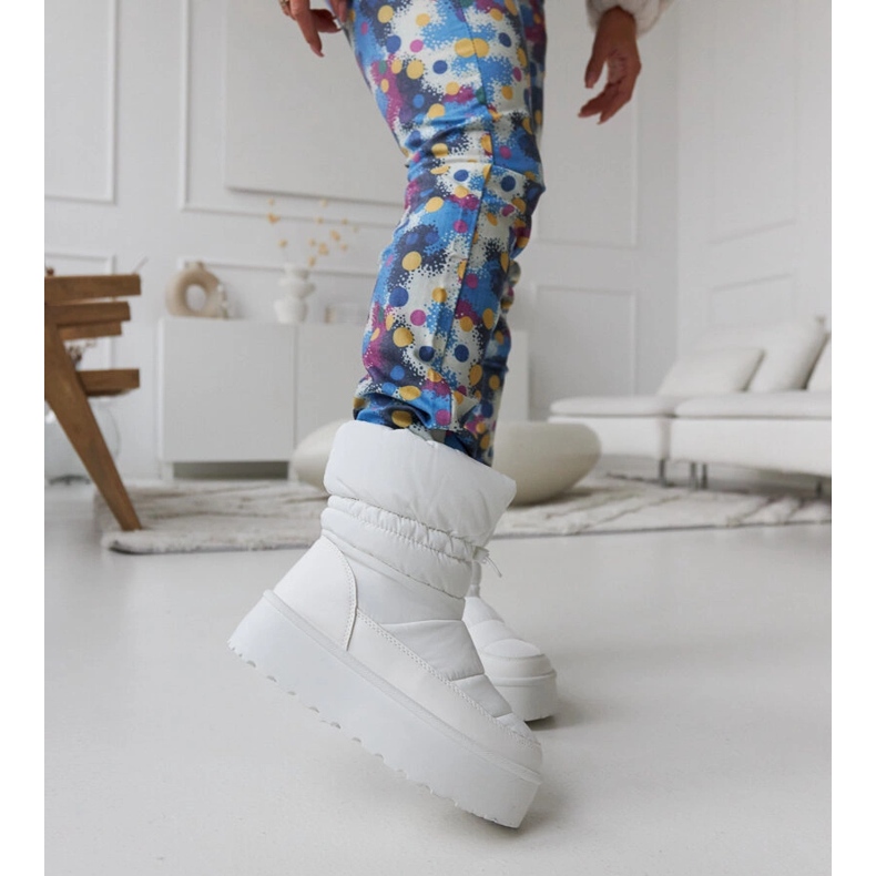 White insulated snow boots on the Polk platform 2