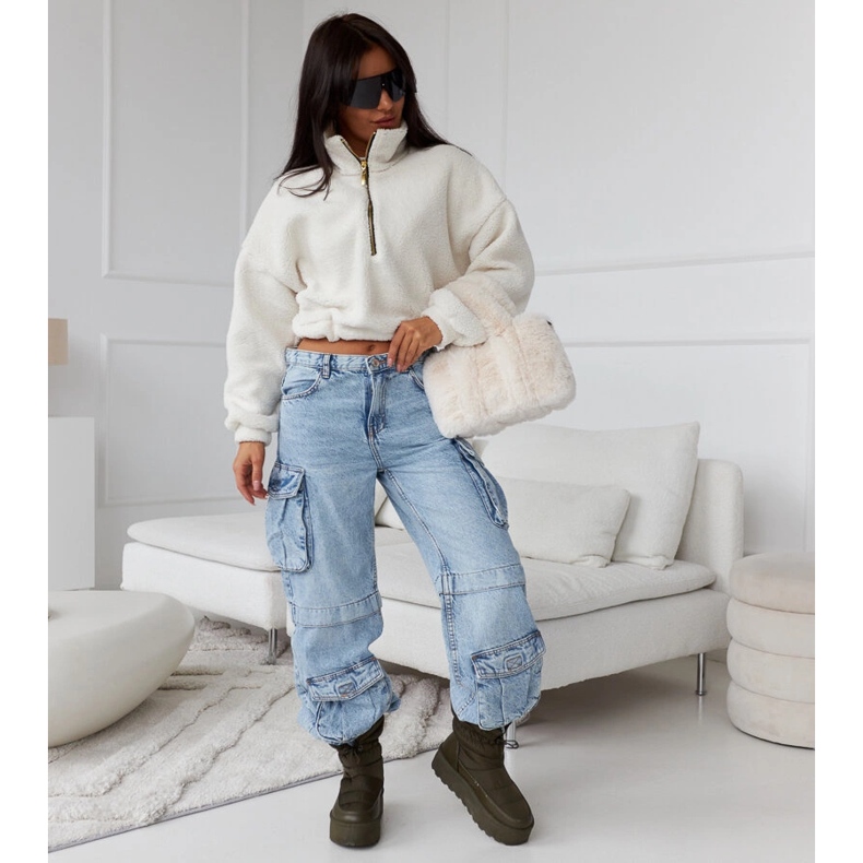 Green insulated snow boots on the Polk platform 1 Green insulated snow boots on the Polk platform 1