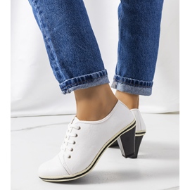 BM White shoes on the Filra post 2