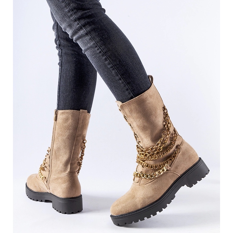 Beige insulated ankle boots with a Carroll chain 1
