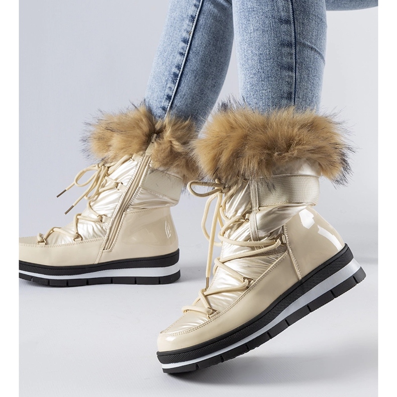 Beige patent snow boots with Bow fur 1 Beige patent snow boots with Bow fur 1