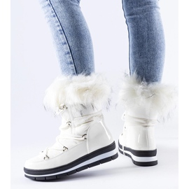 White patent snow boots with Bow fur 1