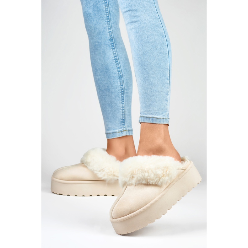 Beige platform slippers with fur 1