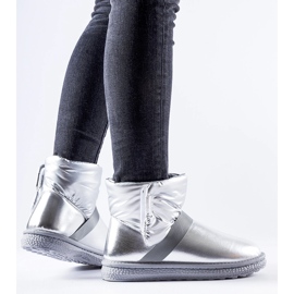 Silver shiny short snow boots from Delaune 1 Silver shiny short snow boots from Delaune 1