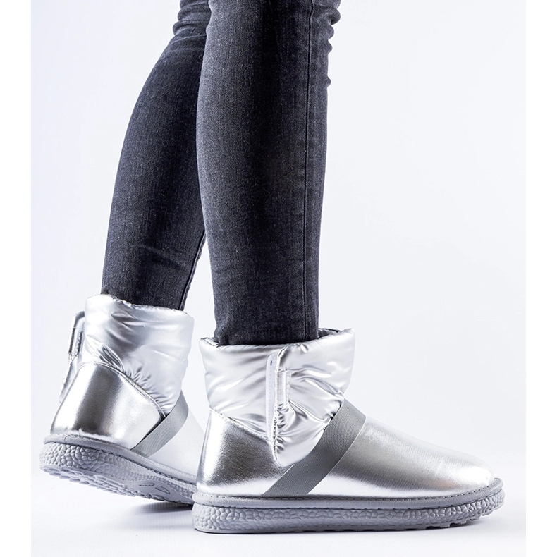 Silver shiny short snow boots from Delaune 1 Silver shiny short snow boots from Delaune 1