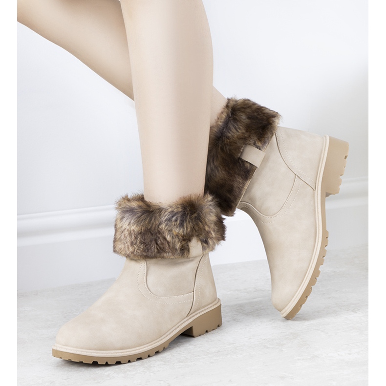 Beige insulated boots with fur A6305 1