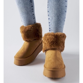 Brown snow boots decorated with Adelfia fur 1