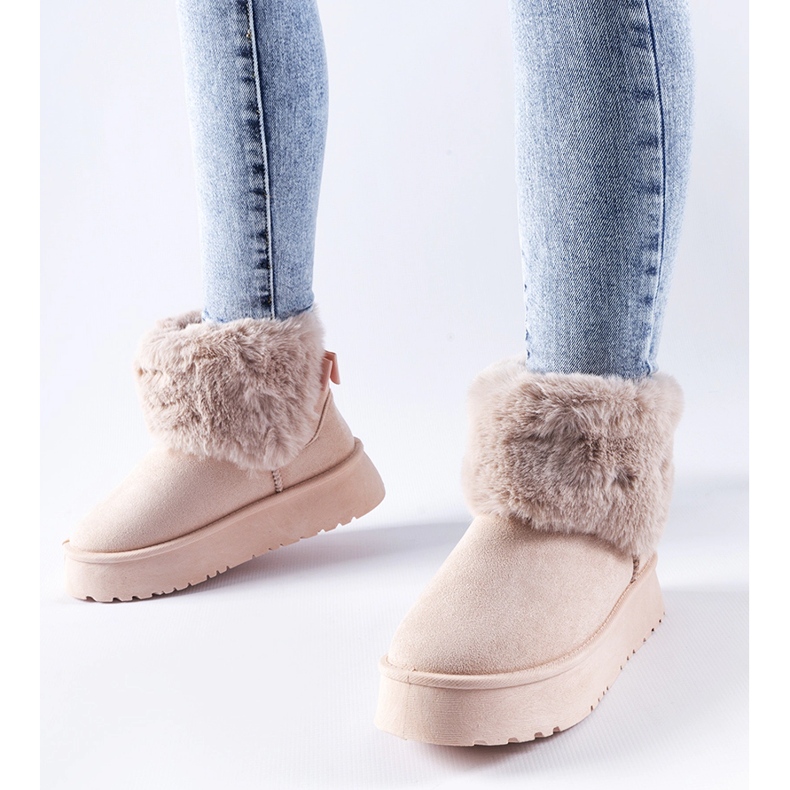 Pink snow boots decorated with Adelfia fur 1