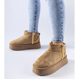 Dark beige snow boots with a Scavi platform 1