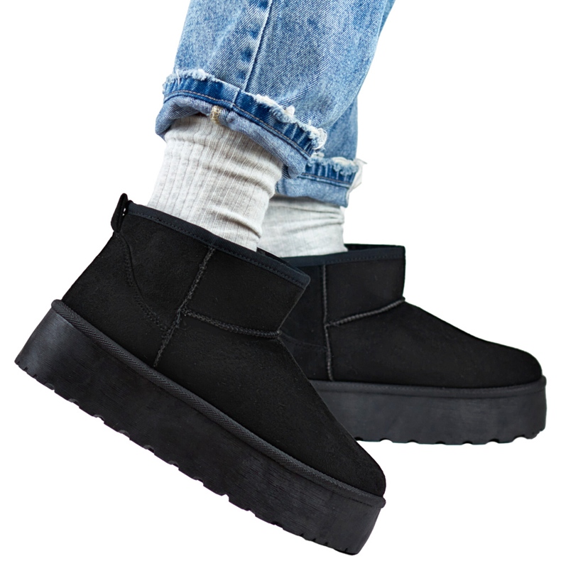 Black snow boots with a thick sole 1