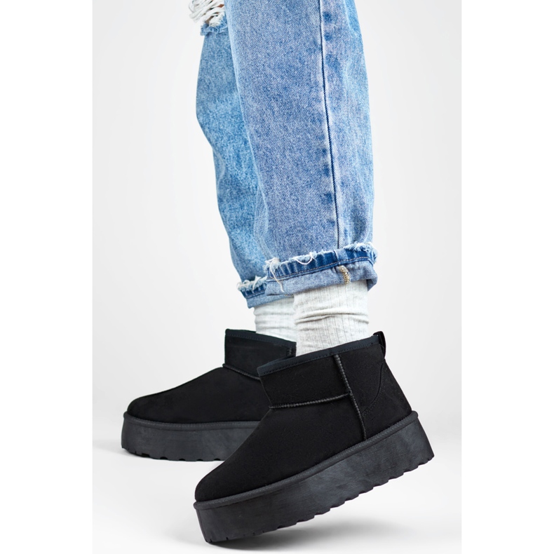 Black snow boots with a thick sole 2