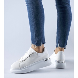 White sneakers on the Scuderlando platform 1