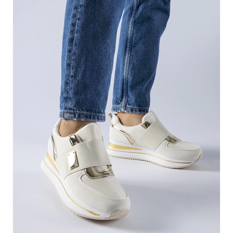 Beige slip-on sneakers with the Sages platform 1