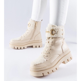 Beige insulated workers' boots with a Highland buckle 1