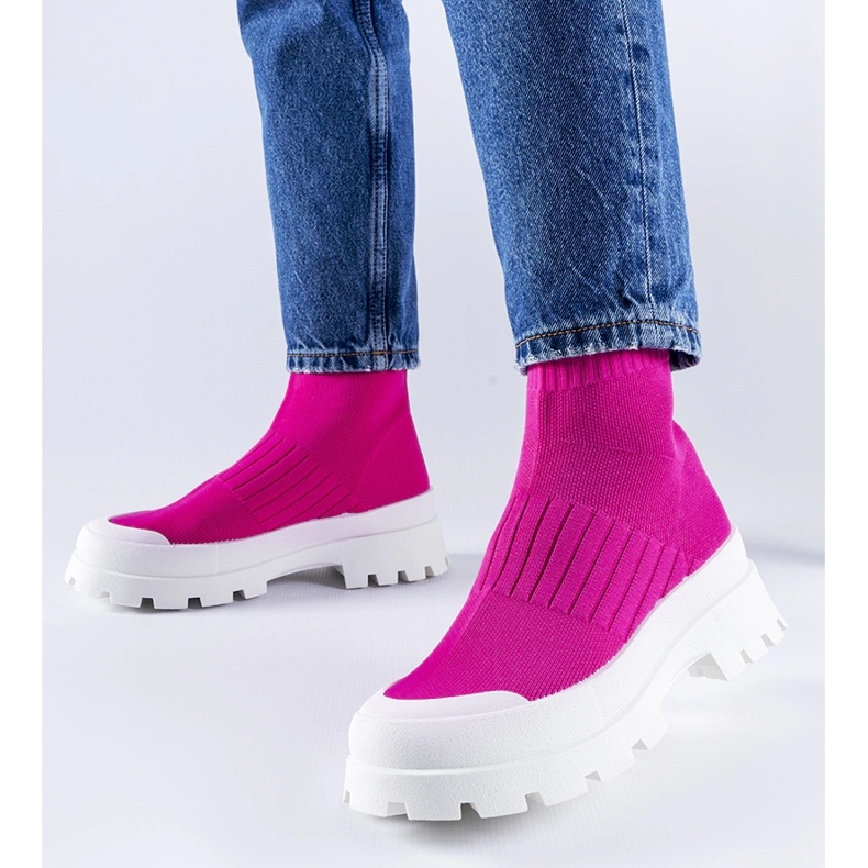 Pink sneakers with a flexible upper Varden 1