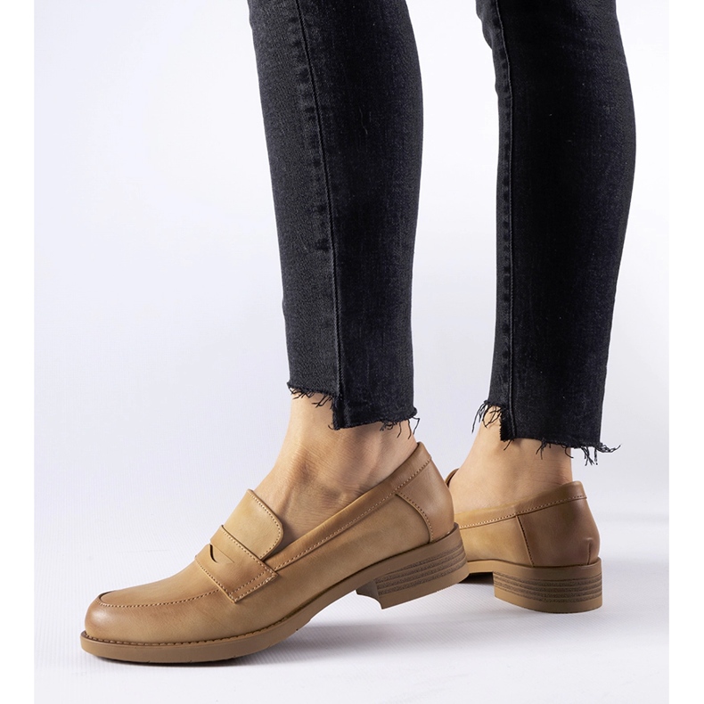 Beige elegant Beaufort loafers 1