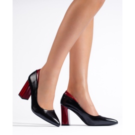 Black pumps on the post 1